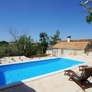 https://ferienhaus-villa-alisia-wunderschones-natursteinhaus.in-istria.net