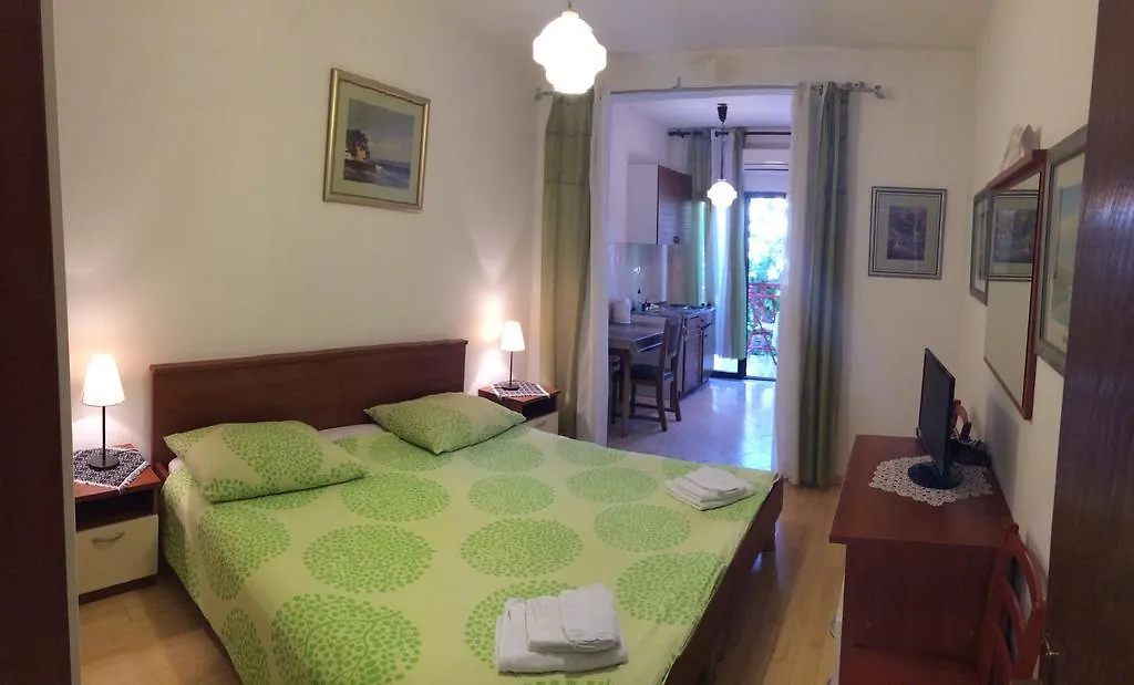 Apartments Ana 트로기르 0*,  크로아티아