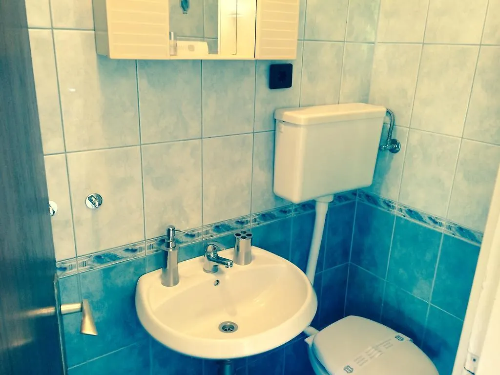 Apartments Ana 트로기르 0*,  크로아티아